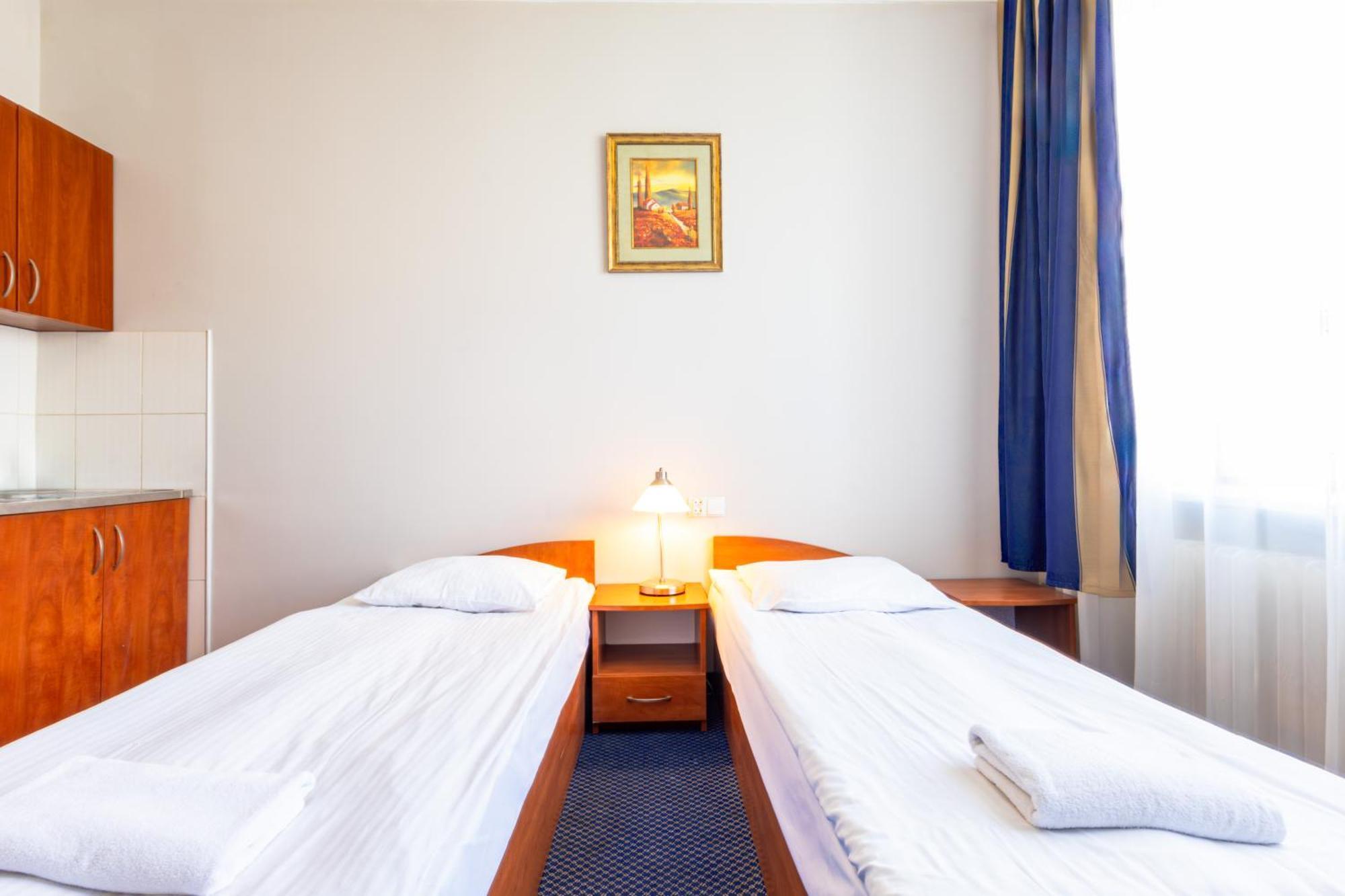 Noclegi Stadion Bed & Breakfast Warsaw Exterior photo