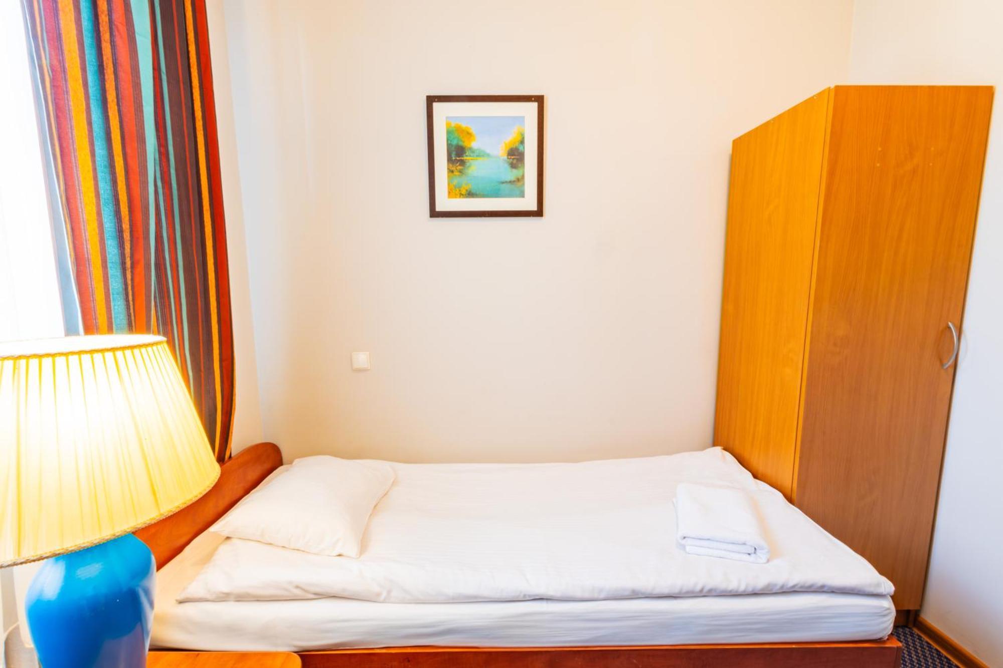 Noclegi Stadion Bed & Breakfast Warsaw Exterior photo